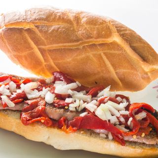  Salchicha Fresca del País, Pimientos del Piquillo y Cebolla 