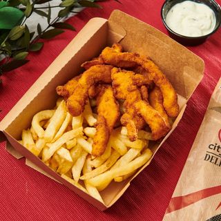 Pui crispy cu cartofi prajiti si sos de iaurt cu usturoi "Underground"