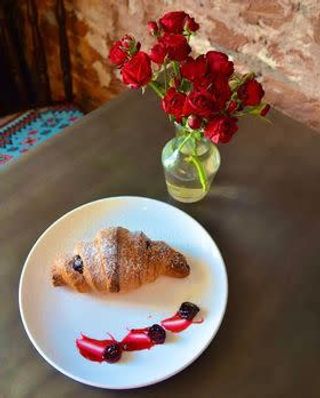 კრუასანი ალუბლით