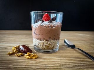 Poharas csokikrém datolyával / Cremă de Ciocolată cu Curmale