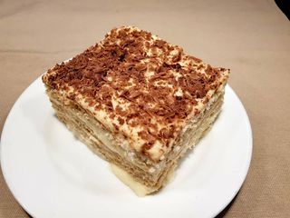 Домашна бисквитена торта