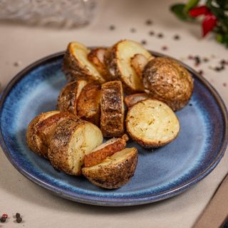 Картопля на мангалі з салом