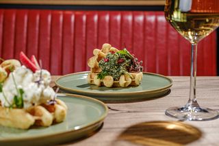 მჭადის ვაფლი ჭარხლისა და ისპანახით ფხალით