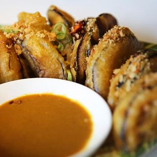 Berenjenas crujientes con presa ibérica