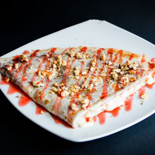 5.Clătită cu ciocolată, vanilie, nucă, sirop