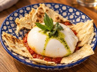 BURRATA ROJA 250 GR RELLENA DE PESTO