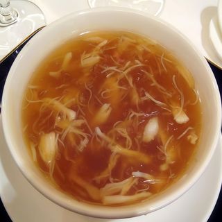 125. Sopa De Aleta De Tiburón Con Carne De Centollo