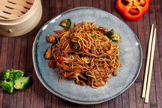 Noodles cu muschi de vită si mix de legume hey