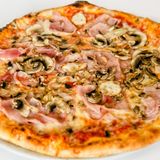 Пица Капричоза (550г)