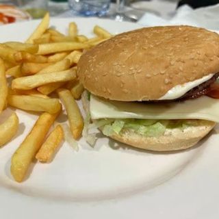 Hamburguesa completa  Con Queso  y patatas