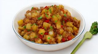 84.Patate saltate con carne piccante