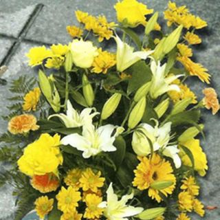 Ramo funerario blanco y amarillo