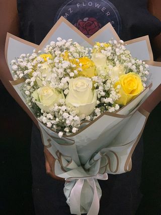 A Dozen Yellow & White Roses with Breathes
