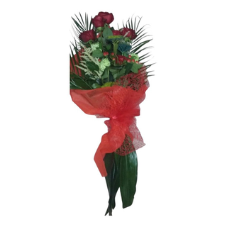 Fascio di rose rosse e decori                                   