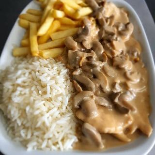 BIFE DE PERU COM COGUMELOS