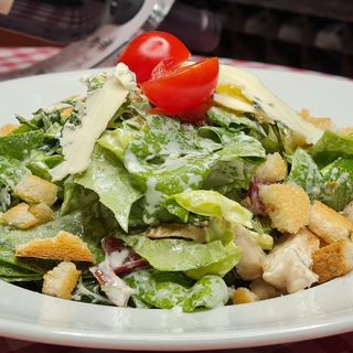 Cezar salata (sa piletom i slaninom) 400gr