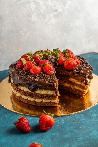 Fatia de Bolo de Ninho com Brigadeiro