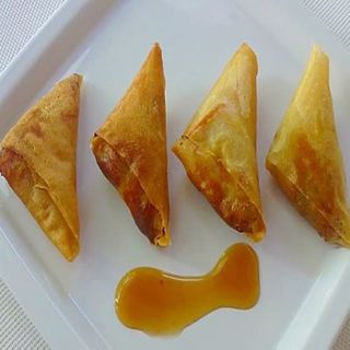 Samosa De Pollo Y Curry Frito (6 Pzas.)