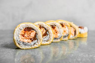 Tamagomaki Grillowany łosoś na słodko 6 szt.