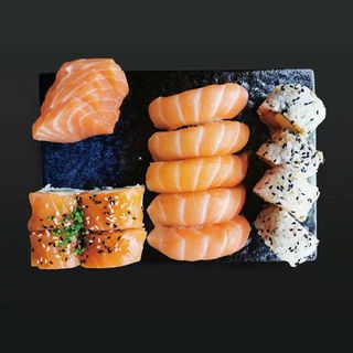 bandeja 4 (variado de atún 16 pzs.)