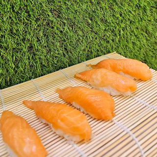 N5 Nigiri salmone 6 pezzi