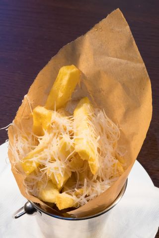 Cartofi prajiti cu aroma de trufe si parmezan