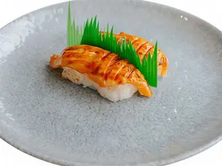 Nigiri z łososiem teriyaki