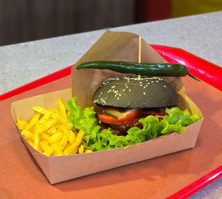 Чилибургер и картофель фри/ Chili Burger & Fries