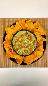 Guacamole nachos
