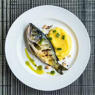 Meniu dorada grill cu mamaliguta si mujdei
