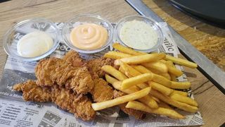 Bandidos De Pollo Con Tres Salsa (Ración)