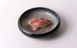 53. Nigiri tonno