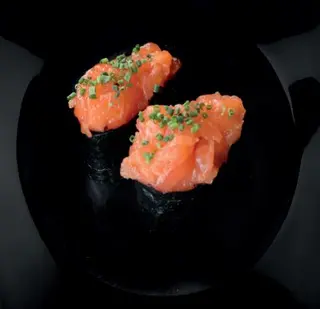 Gunkan Salmón (2 Piezas)