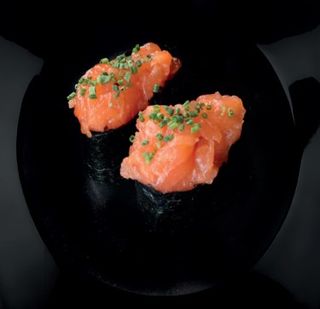 Gunkan Salmón (2 Piezas)