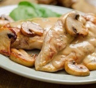 Куриное филе с грибами в сливочном соусе