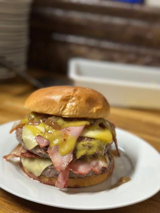 BIG BURGER !!!       (440 G.)