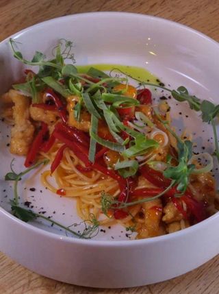 Wok (nudle) sa piletinom 360 g