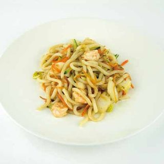 61 Yaki udon con gamberi