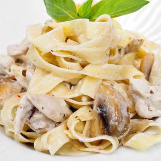 Фетучини с шампиньонами 