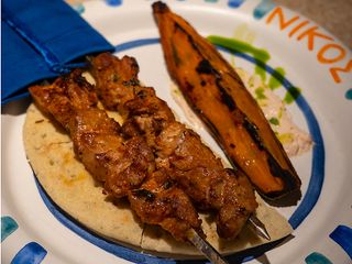 Сувлакі Хрюша в маринаді з імбиру,мускатного горіха і перцю чилі (220г)