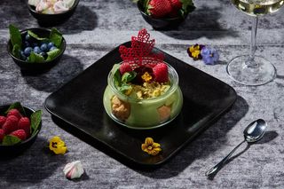 Profiterol cu cremã de vanilie si fistic