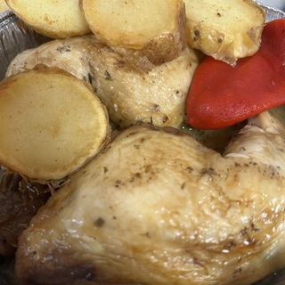 Muslitos de pollo asado con guarnición