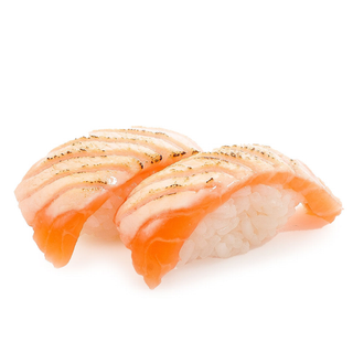 25A. Nigiri de salmón flameado (2 pzs.)