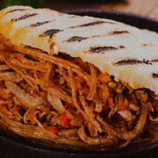 Arepa De Carne Mechada