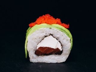 Авокадо рол з лососем (300g)
