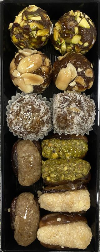 Bandeja De Datíles Rellenos Con Frutos Secos 12 Unidades