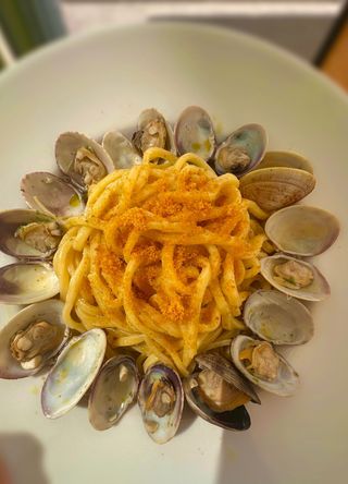 spaghetti alla chitarra alle vongole i bottarga