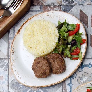Күріш және сиыр котлеттері/ Котлеты из говядины с рисом*