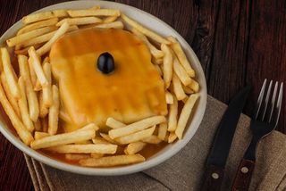 Francesinha com Batata Frita