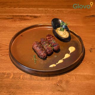 Mititei de vită și berbecut cu pâine și muștar